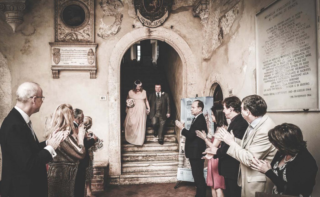 Bride and groom in Pienza
