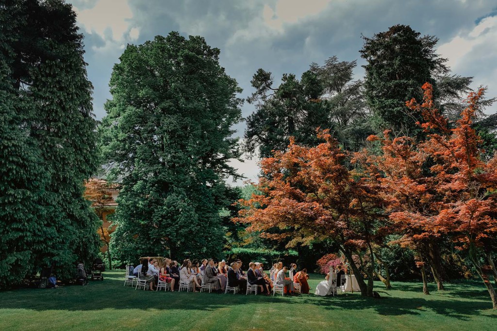 villa wedding with ceremony in the garden on Lake Maggiore 