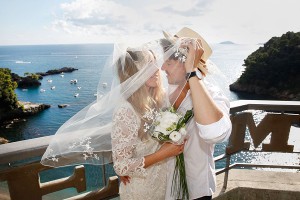 Romantic beach wedding in Italy