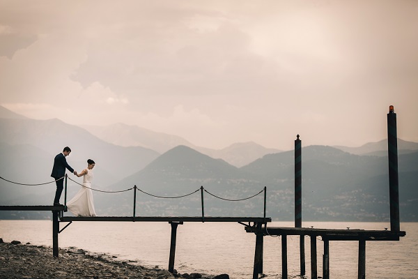 Bridal couple at Lake Maggiore