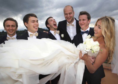 Bride with wedding guests at a wedding in Tuscany