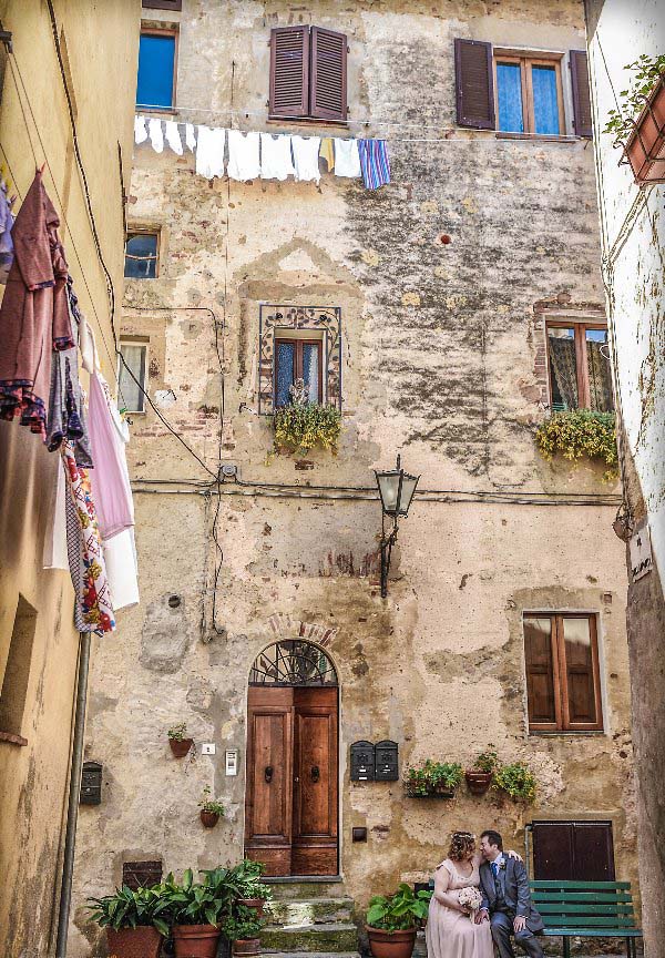 Bridal couple in Pienza 