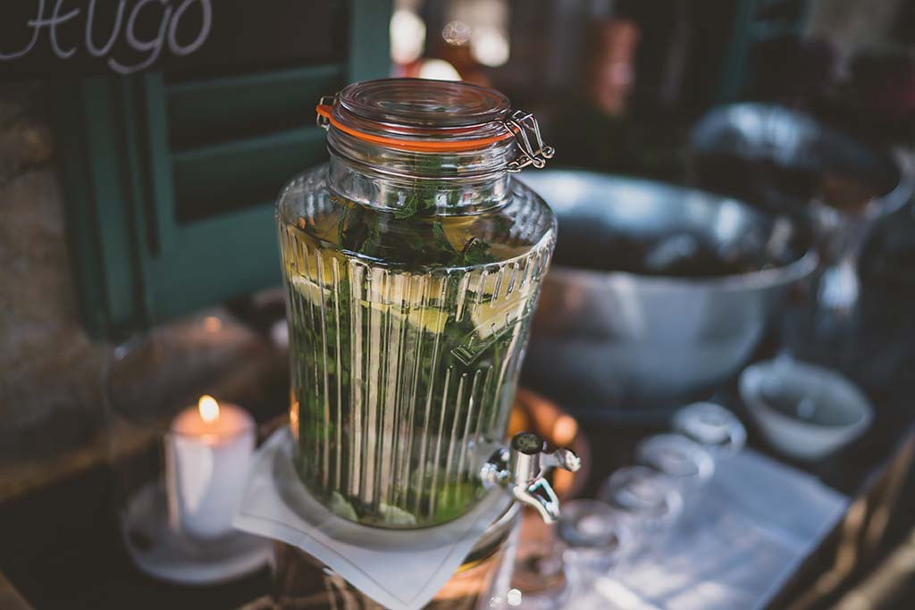 Serving refreshing drinks during countryside wedding in Tuscany 