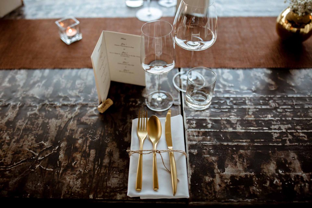 Metallic accents for wedding decoration