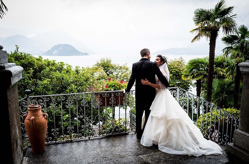 A dream backdrop with an outdoor wedding ceremony: a wedding on Lake Como